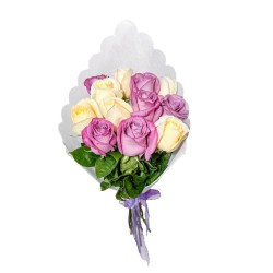 rosas lilas y blancas